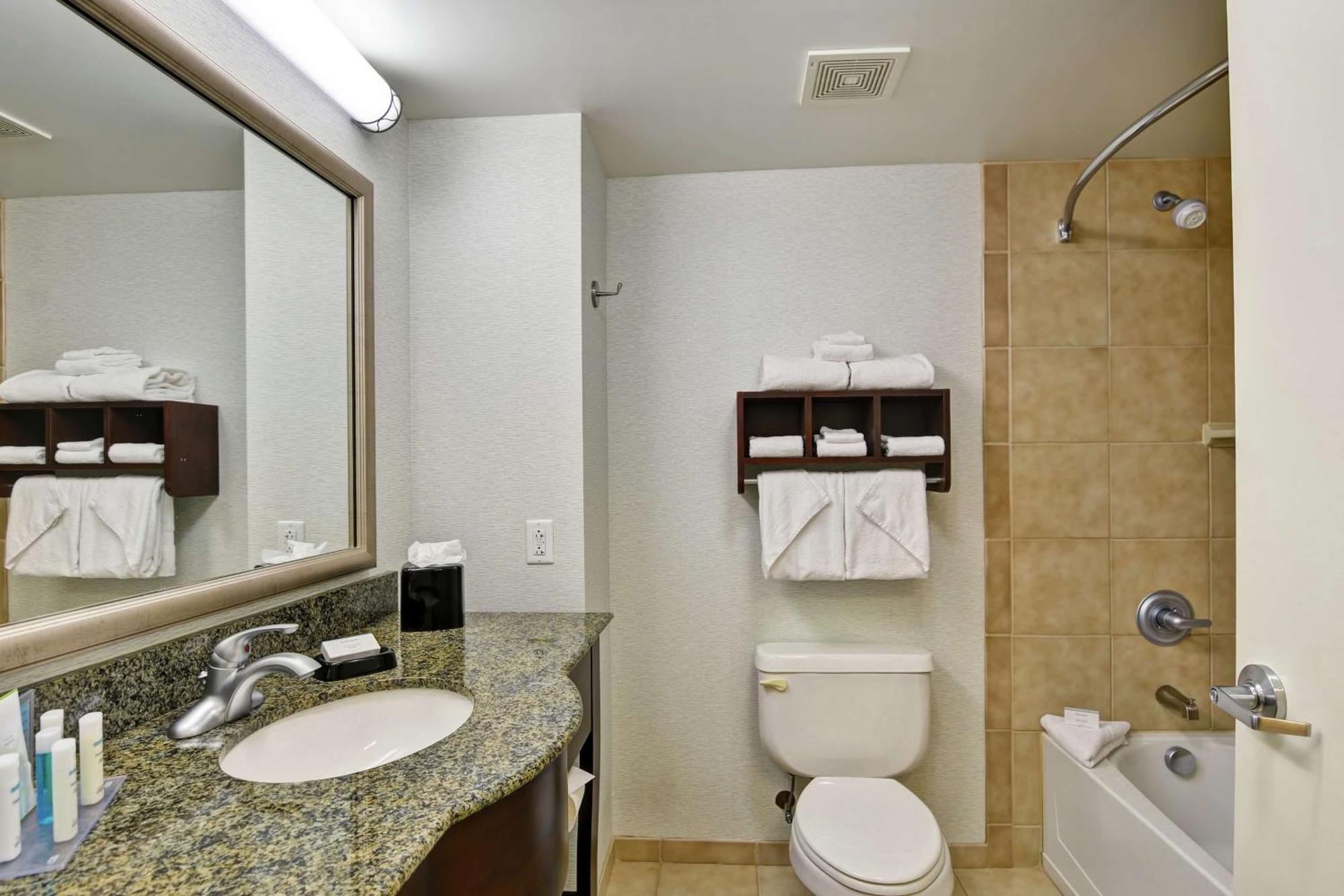 Hampton & Hotel 3*