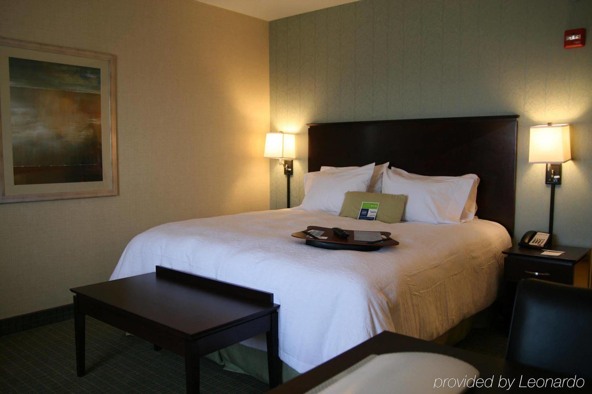 Hampton & Hotel